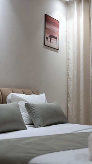 Suite, vistas a la ciudad | 3 dormitorios, cortinas opacas, sistema de insonorización