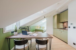 スタジオ (201) | リビング エリア