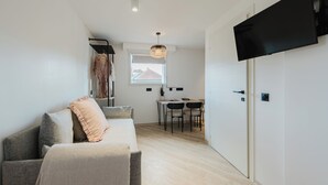 Studio tiện nghi đơn giản, trang thiết bị hỗ trợ người có khó khăn khi di chuyển | Truy cập Internet không dây miễn phí