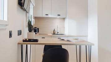 Studio 9 | Cuisine privée | Réfrigérateur, micro-ondes, four, plaque de cuisson