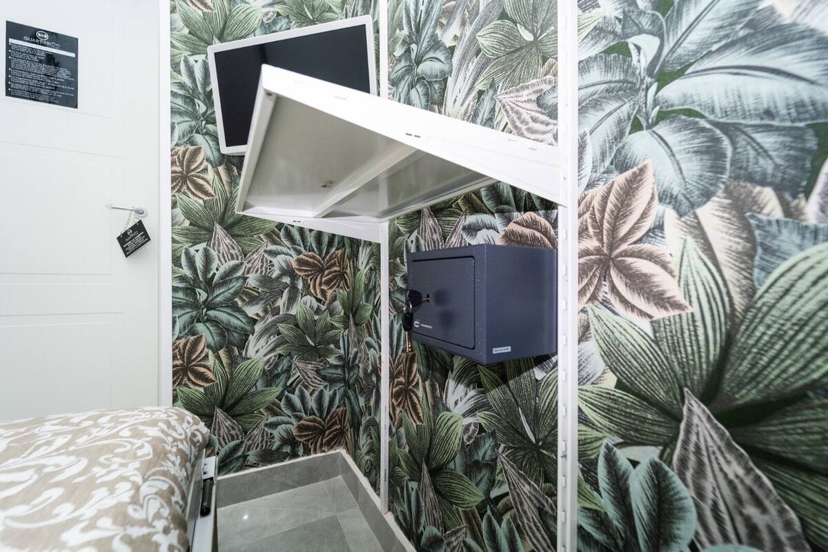 Economy Single Room | In-room safe, blackout drapes, WiFi (free)