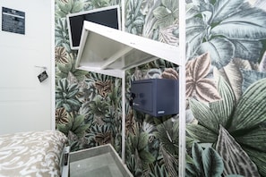 Habitación individual económica | Caja de seguridad en la habitación, cortinas blackout y wifi gratis