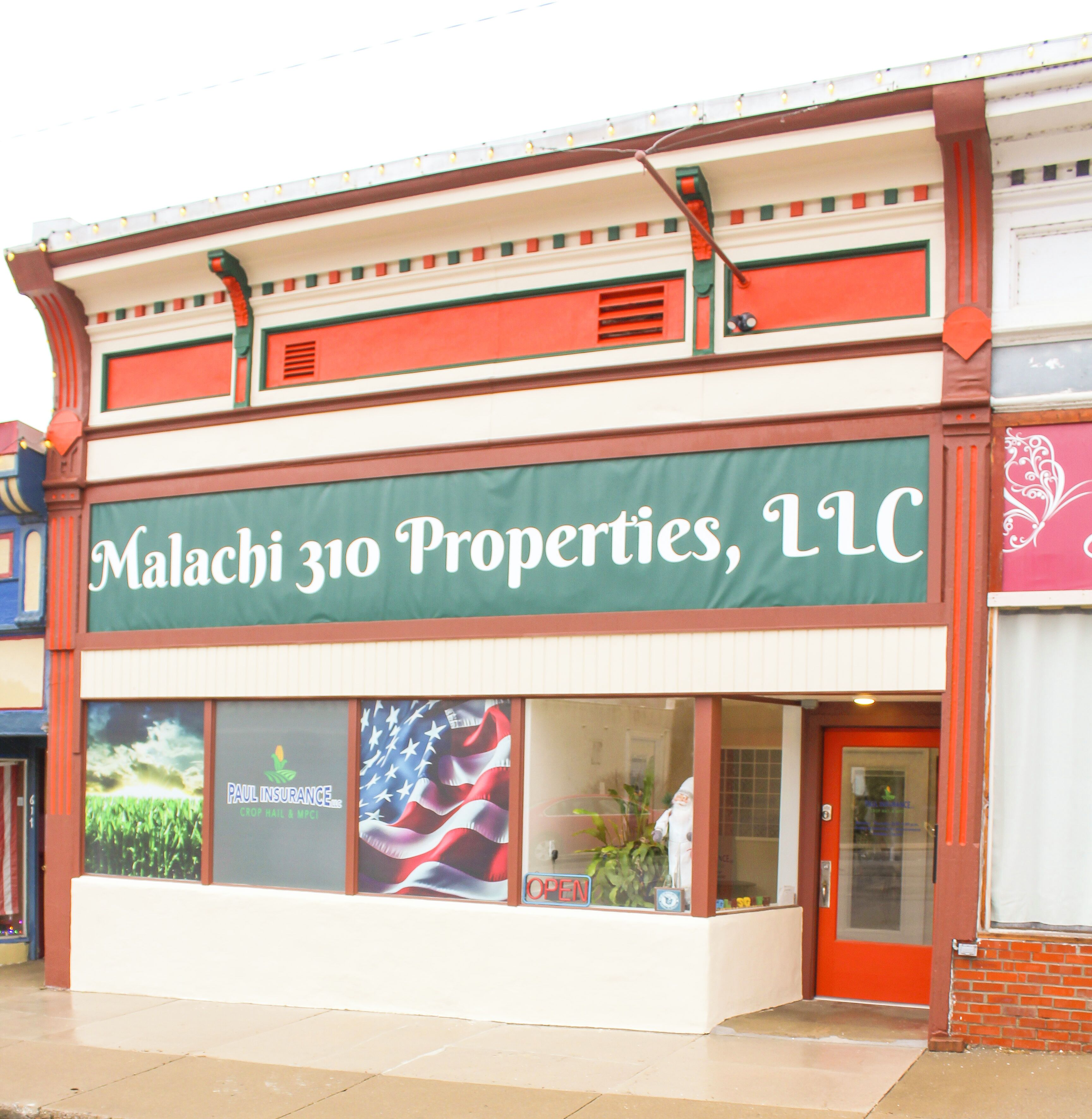Un edificio con un cartel que dice "Malachi 310 Properties, LLC".