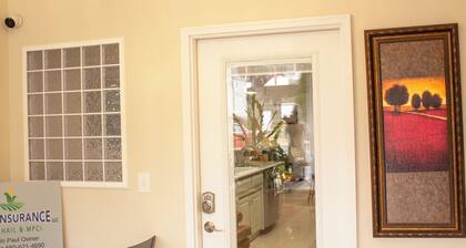 Cozy studio in downtown Glasgow MO, walking distance to boutiques, eating, wine