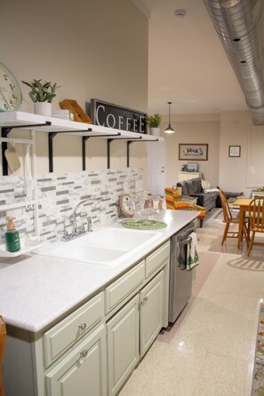 Interior - Cozy studio in downtown Glasgow MO, walking distance to boutiques, eating, wine (Glasgow)