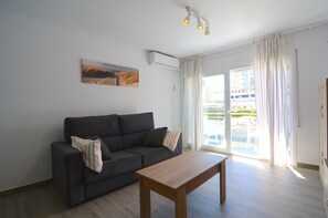 Apartment | Living room - Apartment in L'estartit Near Sandy Beach (Torroella de Montgrí)