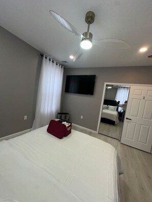 3 Schlafzimmer, Schreibtisch, Bügeleisen/Bügelbrett, kostenloses WLAN