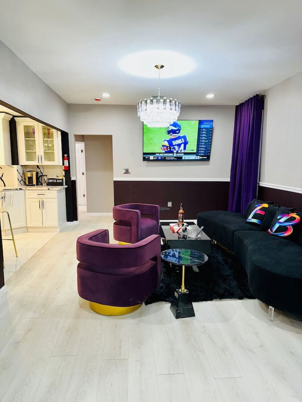 تلفزيون ذكي، مدفأة، كُتُب