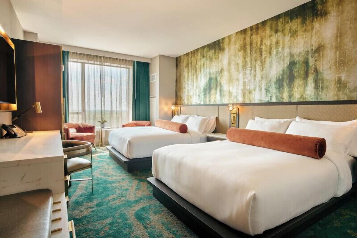 Deluxe Queens Non Smoking | In-room safe, desk, laptop workspace, blackout curtains