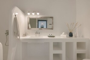 Bruser, hårtørrer, håndklæder, Sæbe