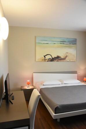 2 chambres, fer et planche à repasser, Wi-Fi, draps fournis