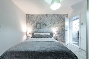 3 dormitorios, tabla de planchar con plancha, wifi gratis y ropa de cama