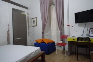 1 bedroom, WiFi, bed sheets - aKome of Flock: oTufo Room DeLuxe   (Napoli)