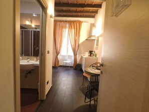 Comfort Suite, City View | Bathroom | Shower, hair dryer, towels, soap