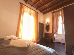 Comfort-sviitti, kaupunkinäköala | Työpöytä, kannettavalle tietokoneelle sopiva työtila