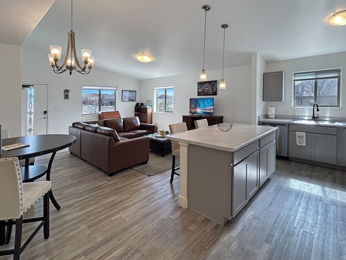 Inviting Pet-Friendly Home w/Dedicated Workspace