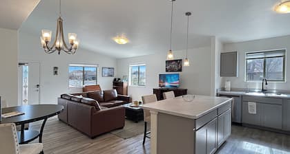 Inviting Pet-Friendly Home w/Dedicated Workspace