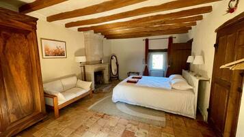 3 Schlafzimmer, Schreibtisch, Bügeleisen/Bügelbrett, Reisekinderbett