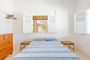5 bedrooms, iron/ironing board, internet