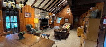 Roomy, Rustic Cabin-4BR, Modern Amenities-Rothrock St Forest near State College