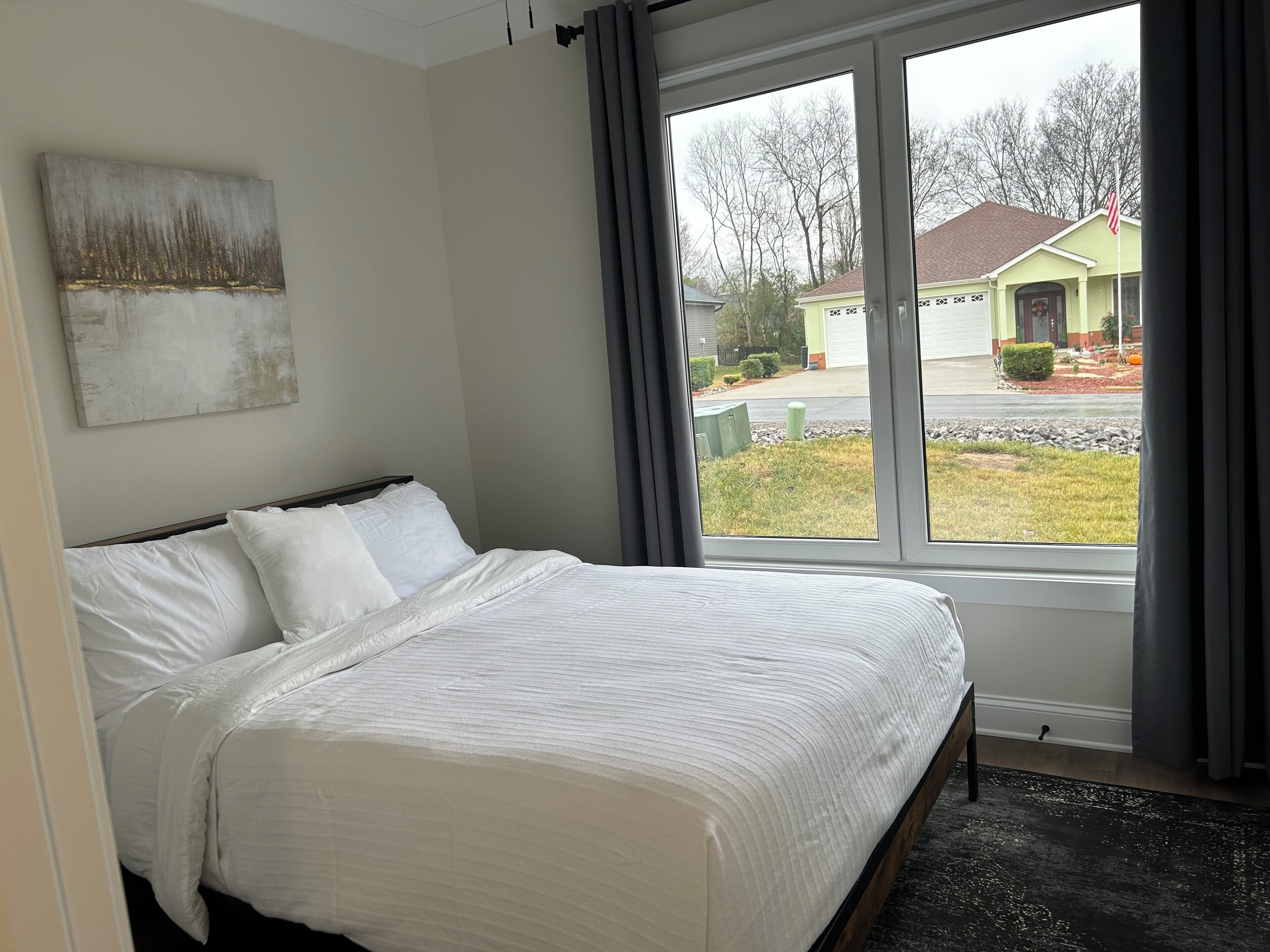 3 habitaciones, tabla de planchar con plancha y cuna de viaje 