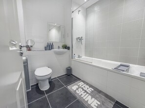 Casa | Banheiro | Chuveiro, toalhas de banho