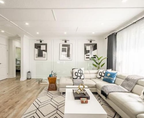 Charming 4-bedroom bungalow with Pool in soothing Mississauga