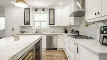 Mikrowelle, Ofen, Herdplatte, Geschirrspüler