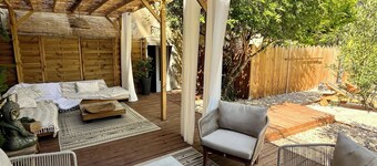 Ideal for friends: "La Belle Dame sans Regrets" with swimming pool, garden & workshop 
