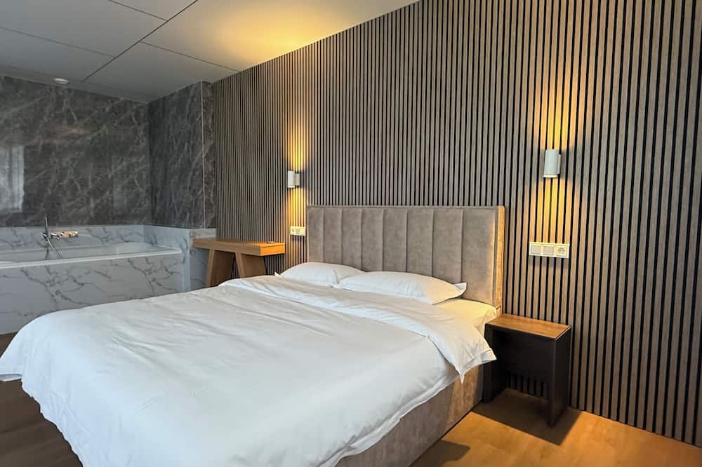 Tung Hotel