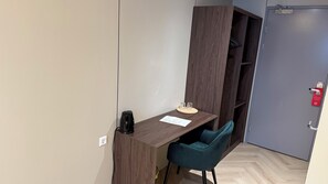 Desk, laptop workspace, cribs/infant beds, free WiFi - Tung Hotel (Zeewolde)