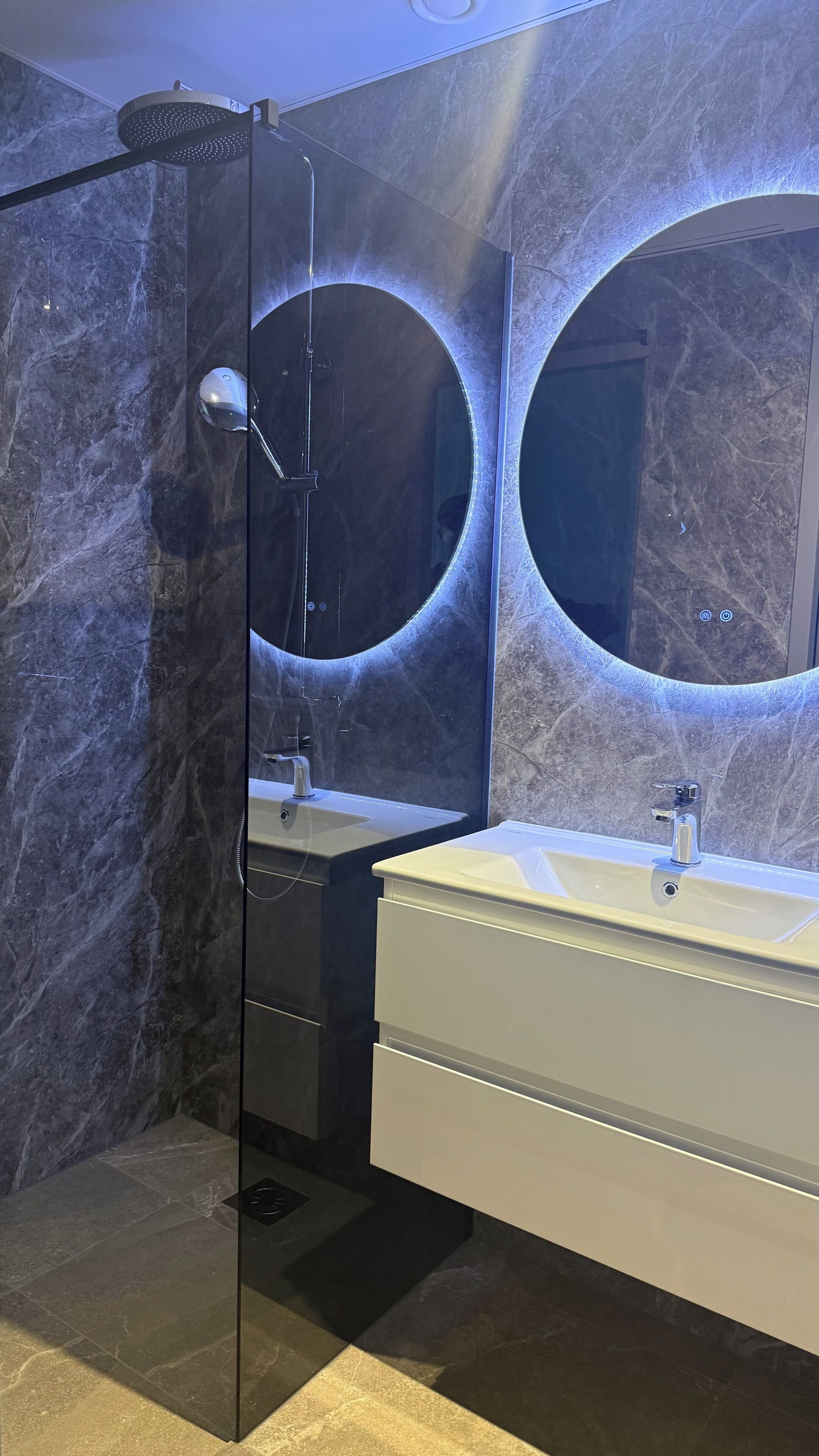 Economy Single Room | Bathroom | Shower, hair dryer, towels, soap