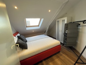 2 bedrooms, iron/ironing board, WiFi, bed sheets - Topsleep Apartments 26-3 (Arnhem)