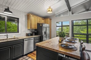 Fridge, microwave, oven, stovetop - Modern 4BR: Mtn View/Hot Tub/Arcade/Resort Perks (Sevierville)