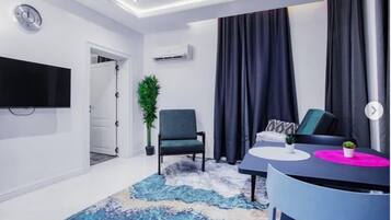 Premium Apartment, 3 Bedrooms, Non Smoking, Housekeeping | Premium bedding, iron/ironing board, free WiFi, bed sheets