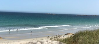 Bleuniou gîte with pool access (6 to 10 people). 2 minutes' walk from the beach.