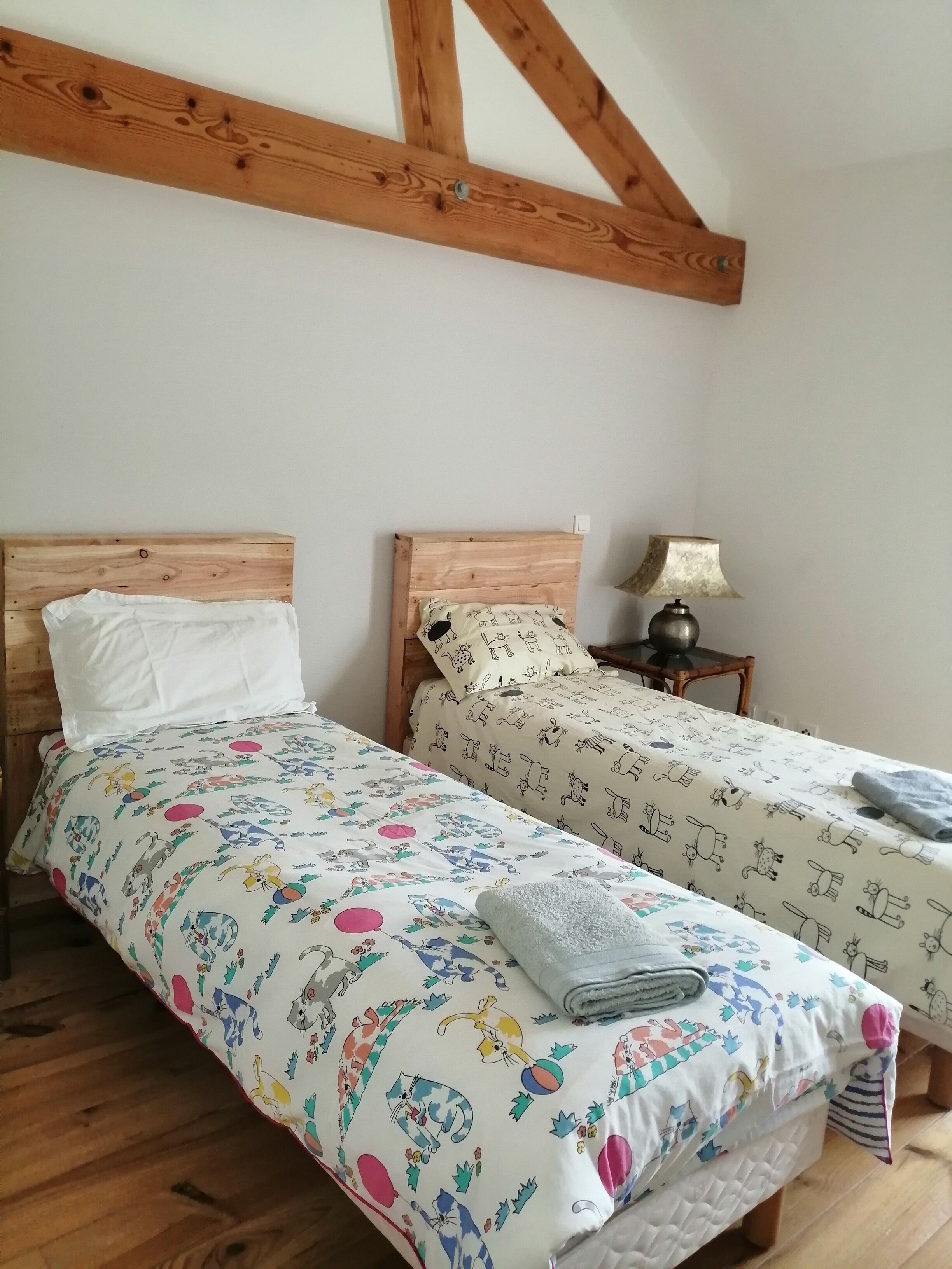 4 soverom, reiseseng for barn, internettilgang og sengetøy