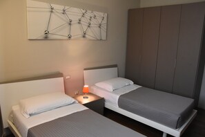 2 bedrooms, iron/ironing board, WiFi, bed sheets - THE RIDER. (Matera)