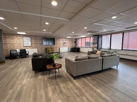 ๋ก๋น ์ข์ ๊ณต๊ฐ