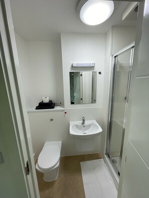 Apartment, 1 Bedroom, Non Smoking | Bathroom
