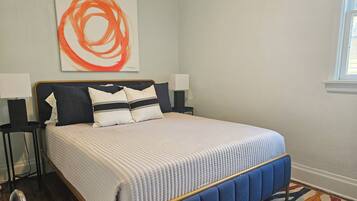 1 bedroom, desk, iron/ironing board, WiFi (free)