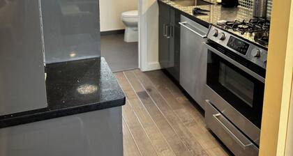 junior 1 bedroom condo in fabulous West Hollywood with WiFi, AC