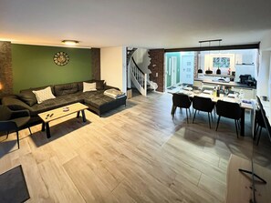 TV, bordtennis, bøker og stereoanlegg