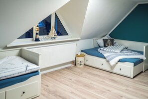 2 bedrooms, travel cot, WiFi, bed sheets