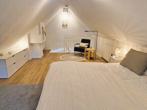 2 bedrooms, iron/ironing board, travel cot, free WiFi