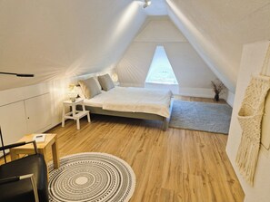 2 bedrooms, iron/ironing board, travel crib, free WiFi