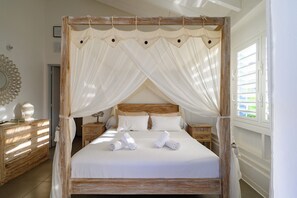 4 bedrooms, travel cot, WiFi, bed sheets