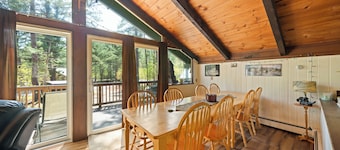 Cozy chalet with WiFi in charming No. Conway