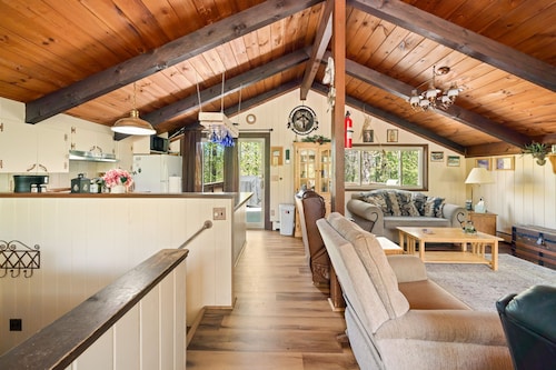 Cozy chalet with WiFi in charming No. Conway