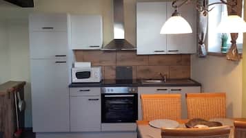 Fridge, microwave, oven, coffee/tea maker